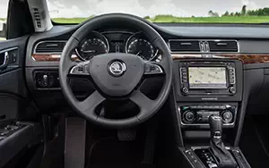   Skoda Superb Combi - 2013