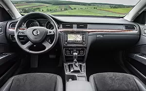   Skoda Superb Combi - 2013