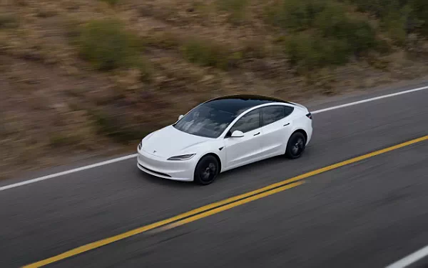 ���� ���������� Tesla Model 3 Standard - 2025