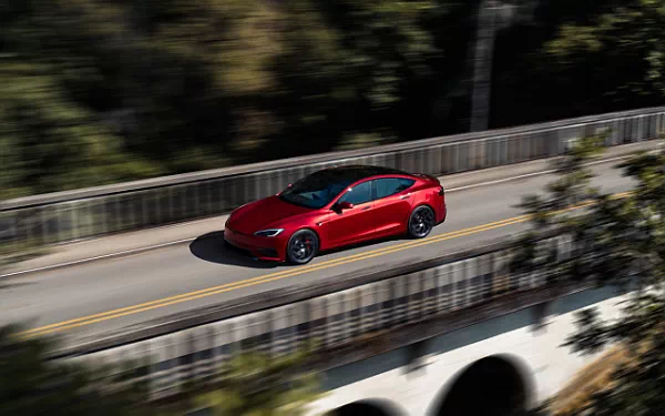 ���� ���������� Tesla Model S Plaid - 2025