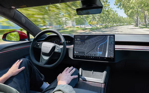 ���� ���������� Tesla Model S Plaid - 2025