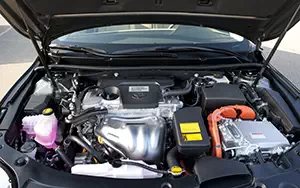   Toyota Avalon Hybrid - 2013