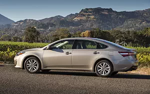  Toyota Avalon XLE - 2013