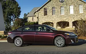   Toyota Avalon XLE - 2013