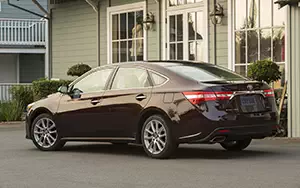   Toyota Avalon XLE - 2013