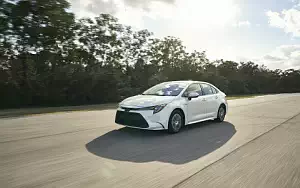   Toyota Corolla LE Hybrid Sedan US-spec - 2019