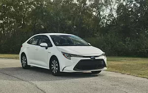   Toyota Corolla LE Hybrid Sedan US-spec - 2019