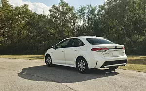   Toyota Corolla LE Hybrid Sedan US-spec - 2019