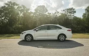   Toyota Corolla LE Hybrid Sedan US-spec - 2019