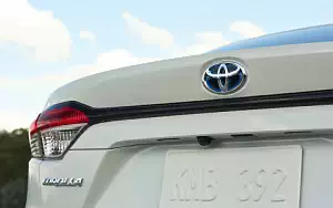   Toyota Corolla LE Hybrid Sedan US-spec - 2019