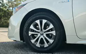   Toyota Corolla LE Hybrid Sedan US-spec - 2019