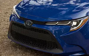   Toyota Corolla LE Hybrid Sedan US-spec - 2019