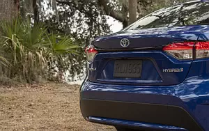   Toyota Corolla LE Hybrid Sedan US-spec - 2019