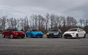   Toyota Corolla LE Hybrid Sedan US-spec - 2019