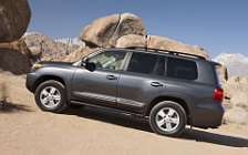   Toyota Land Cruiser 200 US-spec - 2013