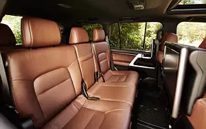   Toyota Land Cruiser 200 US-spec - 2016