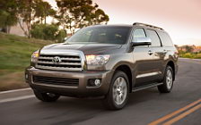   Toyota Sequoia - 2010