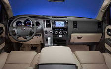   Toyota Sequoia - 2010