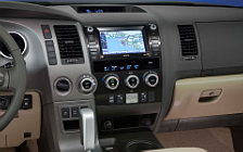   Toyota Sequoia - 2010