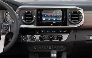   Toyota Tacoma Limited Double Cab - 2015