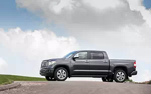   Toyota Tundra CrewMax Platinum - 2014