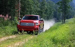   Toyota Tundra CrewMax Platinum - 2014