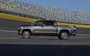   Toyota Tundra TRD Sport CrewMax Cab - 2017