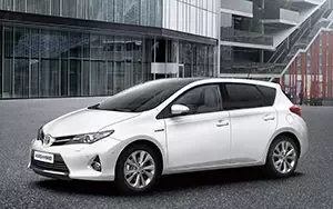   Toyota Auris Hybrid - 2012