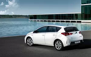   Toyota Auris Hybrid - 2012