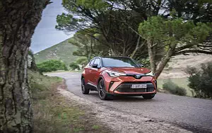   Toyota C-HR Hybrid (Orange) - 2019