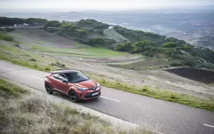   Toyota C-HR Hybrid (Orange) - 2019