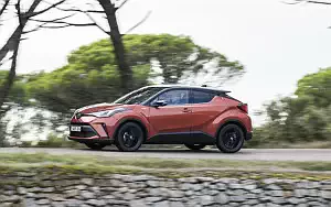   Toyota C-HR Hybrid (Orange) - 2019