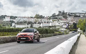  Toyota C-HR Hybrid (Orange) - 2019