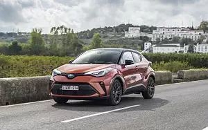  Toyota C-HR Hybrid (Orange) - 2019