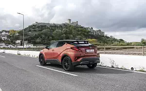   Toyota C-HR Hybrid (Orange) - 2019