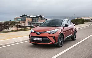   Toyota C-HR Hybrid (Orange) - 2019