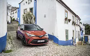   Toyota C-HR Hybrid (Orange) - 2019