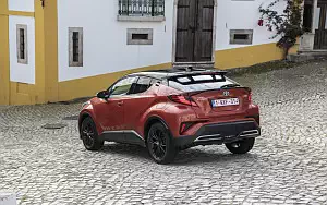   Toyota C-HR Hybrid (Orange) - 2019