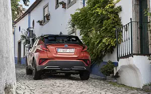   Toyota C-HR Hybrid (Orange) - 2019