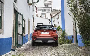   Toyota C-HR Hybrid (Orange) - 2019