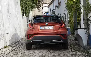   Toyota C-HR Hybrid (Orange) - 2019