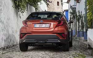   Toyota C-HR Hybrid (Orange) - 2019