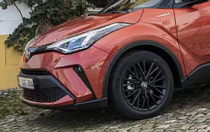   Toyota C-HR Hybrid (Orange) - 2019