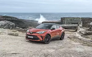   Toyota C-HR Hybrid (Orange) - 2019