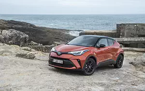   Toyota C-HR Hybrid (Orange) - 2019
