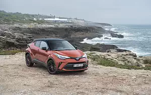   Toyota C-HR Hybrid (Orange) - 2019
