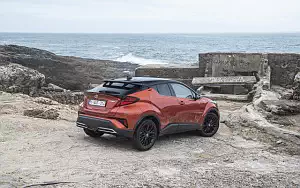   Toyota C-HR Hybrid (Orange) - 2019