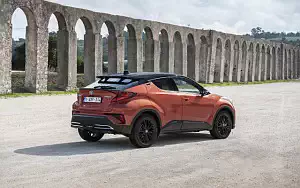   Toyota C-HR Hybrid (Orange) - 2019