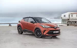   Toyota C-HR Hybrid (Orange) - 2019