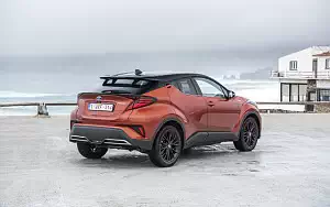   Toyota C-HR Hybrid (Orange) - 2019